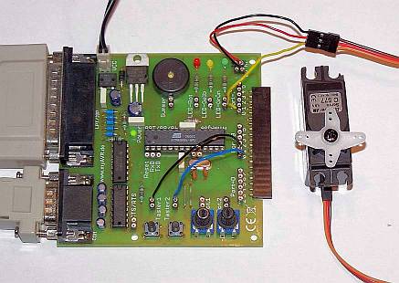 Bild zum Anschluß eines Servos an das myAVR Board