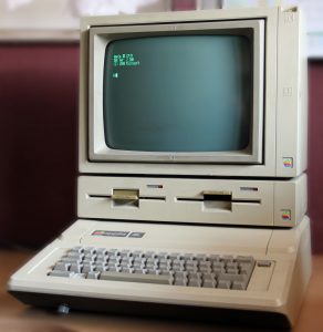 Apple //e mit Duo-Disk und Monitor